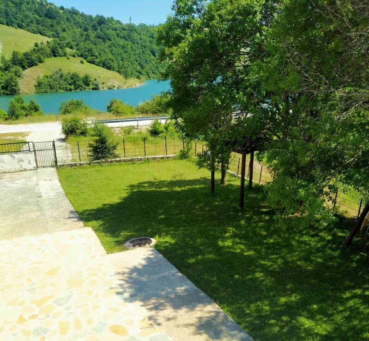 Vila Vikendica Na Jezeru Gacko Exteriér fotografie